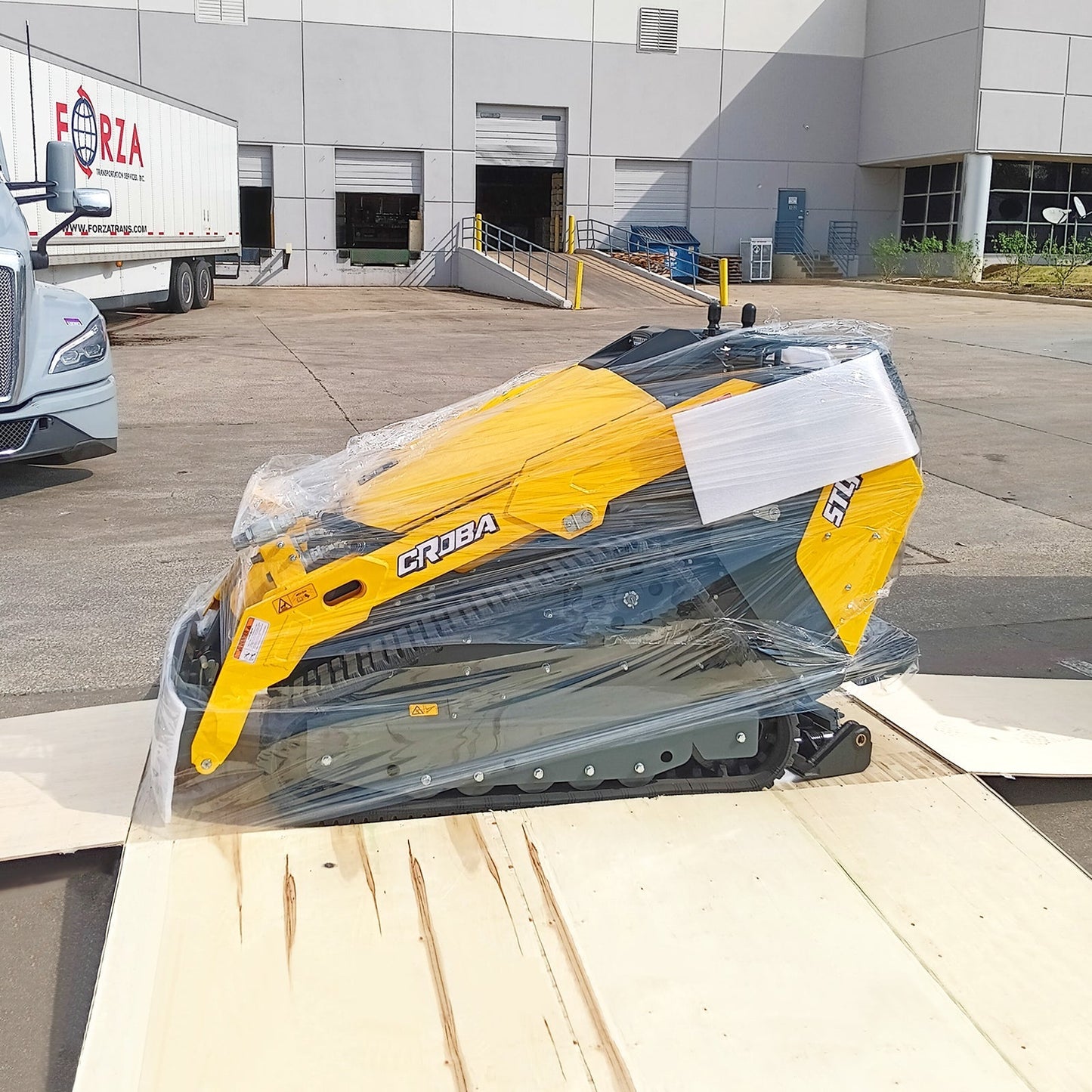 MechMaxx STL1000 Skid Steer Loader Mini Stand-On Compact Track Loader 25HP Kubota Diesel Engine 4"-1 Bucket CII New