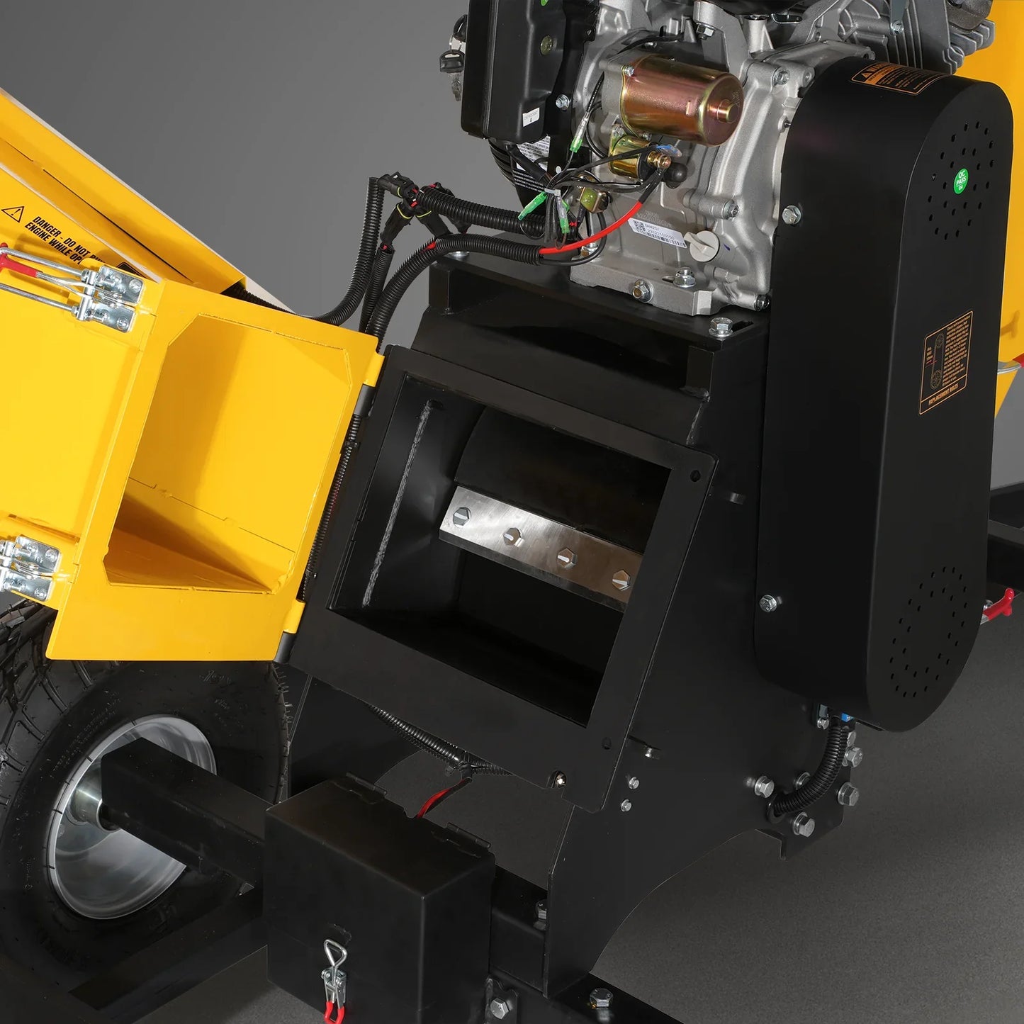 MechMaxx B150 Wood Chipper 6" Electric Start Zonsen 420cc 13.4 HP Gas Powered 4-Wheel Drum with Taillight New