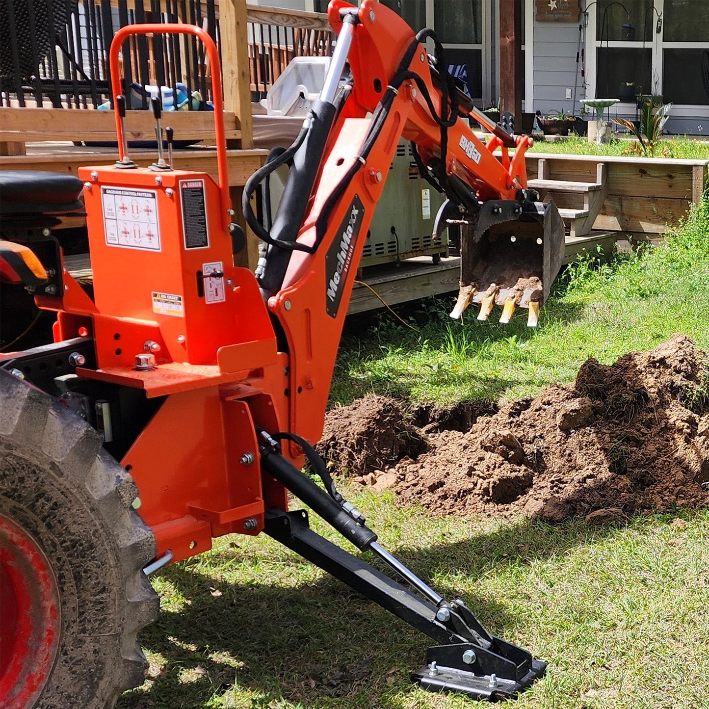 MechMaxx BH660 Tractor Backhoe Attachment 7' Mechanical Thumb 12" Bucket ISO/SAE Switchable Controls Self-Contained Hydraulic System 3 Point Hitch Cat 1 15-50 HP New